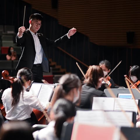 Jeffrey Wong conducting